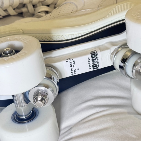 CHANEL 24C White CC Hightop Roller skates Complete Set Size 38 - Picture 7 of 16